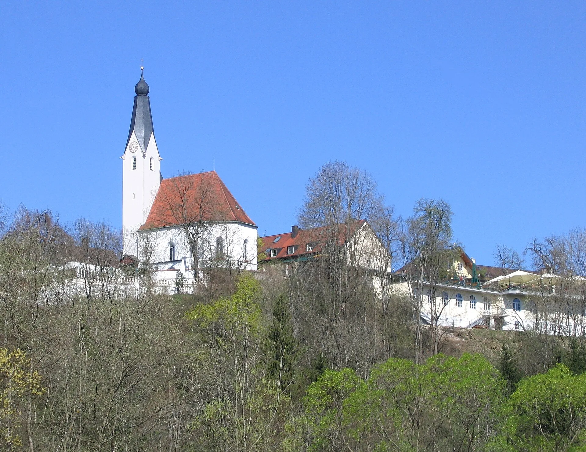 Pullach im Isartal - Pullach im Isartal, vom östlichen Isarufer gesehen